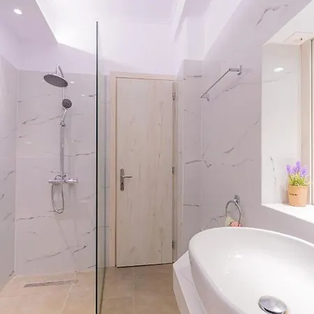 Floras - At The Center Of It Apartament *